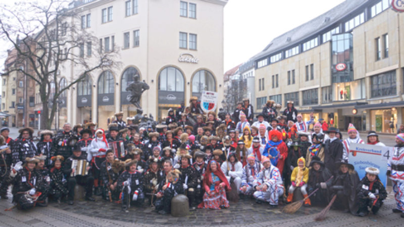 Die nrrischen Urzeln beim Gruppenbild am Hans ...