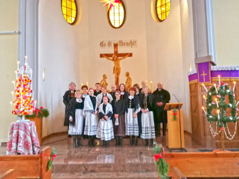 Leuchtersingen in Traun: links Lichtert mit ...