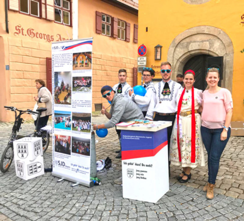 Messestand der SJD Bayern vor der Schranne. ...