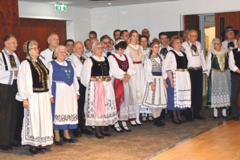 Siebenbrgische Trachtentrger beim Ball der ...