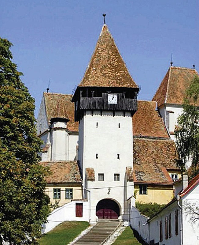 Kirchenburg in Baaen. Foto: Stiftung ...