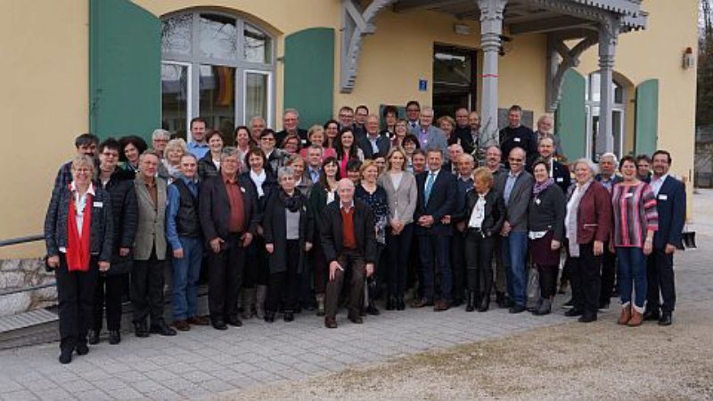 Zum Gruppenbild versammelt: die Teilnehmer der ...