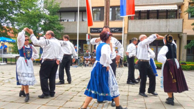 Die siebenbrgische Tanzgruppe aus Dinkelsbhl ...