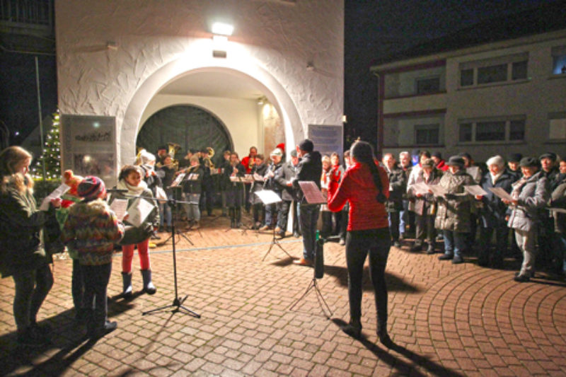 Puer natus am „Turm der Erinnerung“ in ...