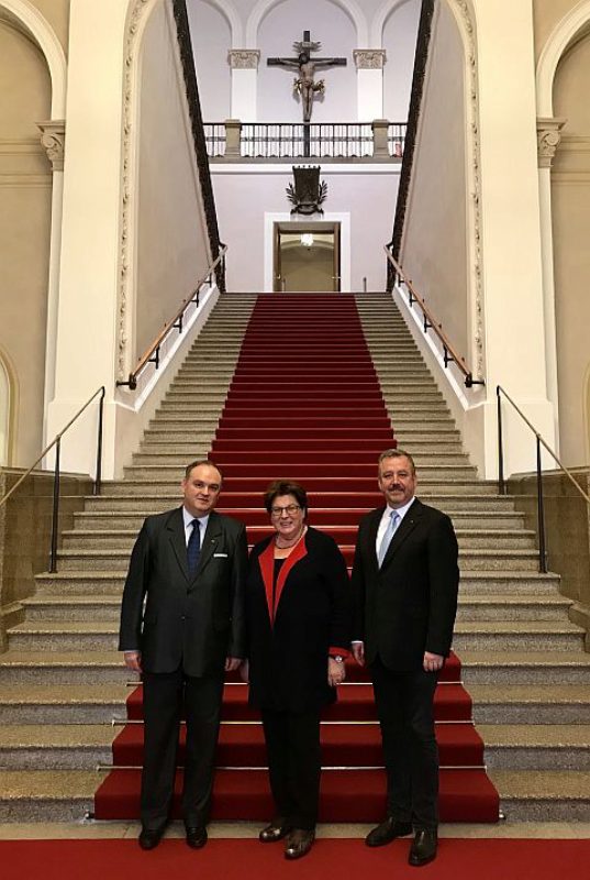 Politisches Gesprch im bayerischen Landtag, von ...