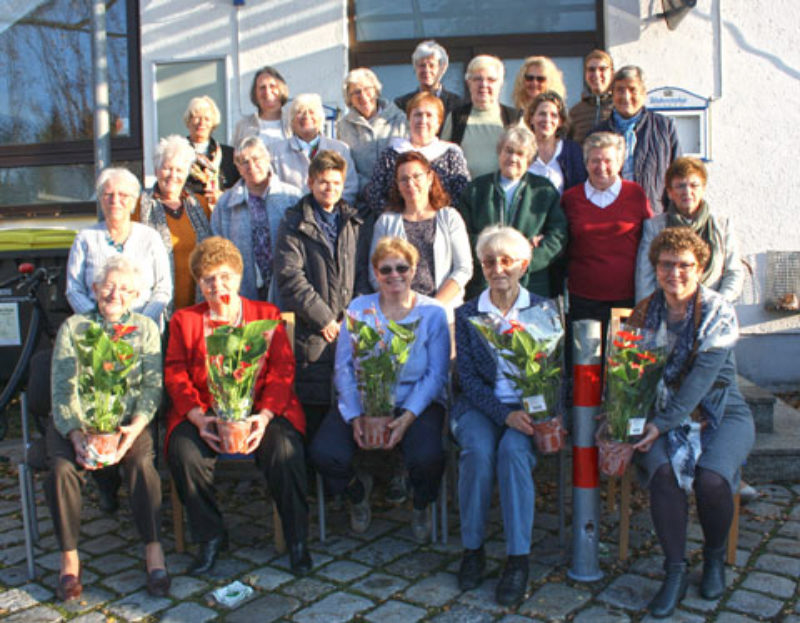 Zehntfrauentreffen in Geretsried, vorne, von ...