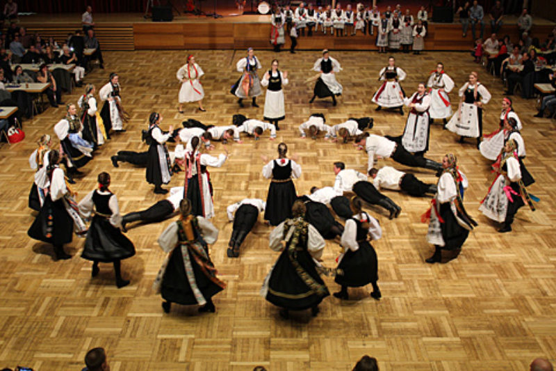 Die Siebenbrgisch-Schsische Jugendtanzgruppe ...