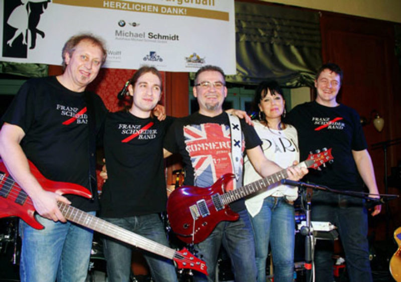 Bandbesetzung, von links: Harald Drner (Bass, ...