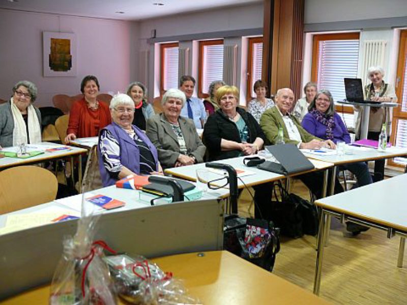 Interessierte Teilnehmer beim Mundartseminar mit ...