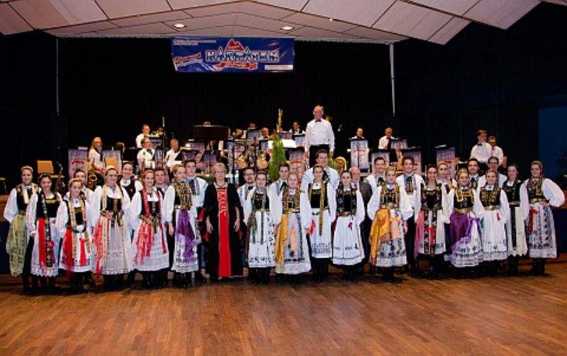 Die Jugendtanzgruppen Heidenheim und Heilbronn ...