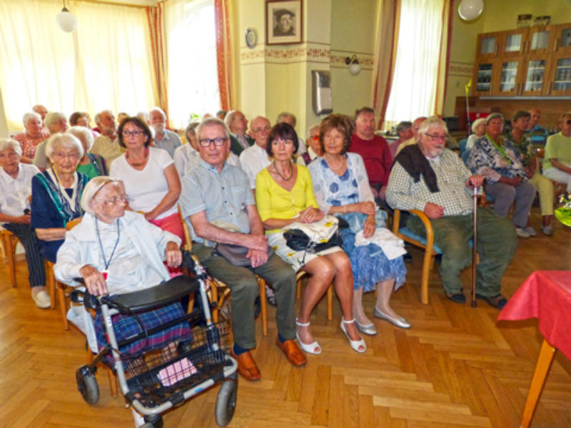 Blick in den Saal: Mitgliederversammlung in ...