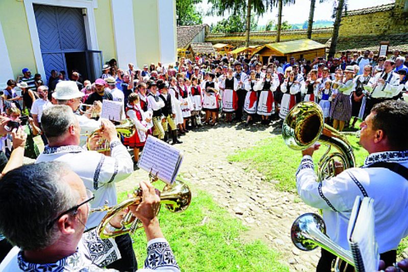 Die Kronstdter Blaskapelle sorgte fr Stimmung ...