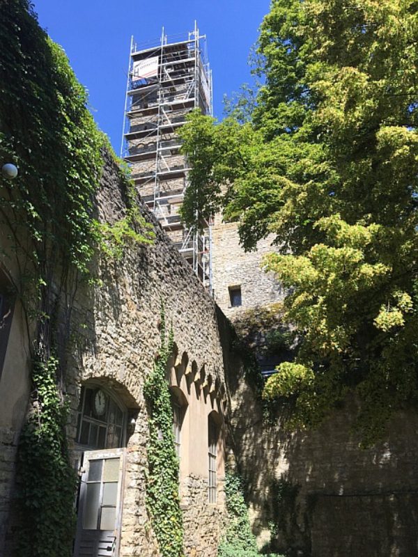 Schornstein des alten Heizwerks von Schloss ...