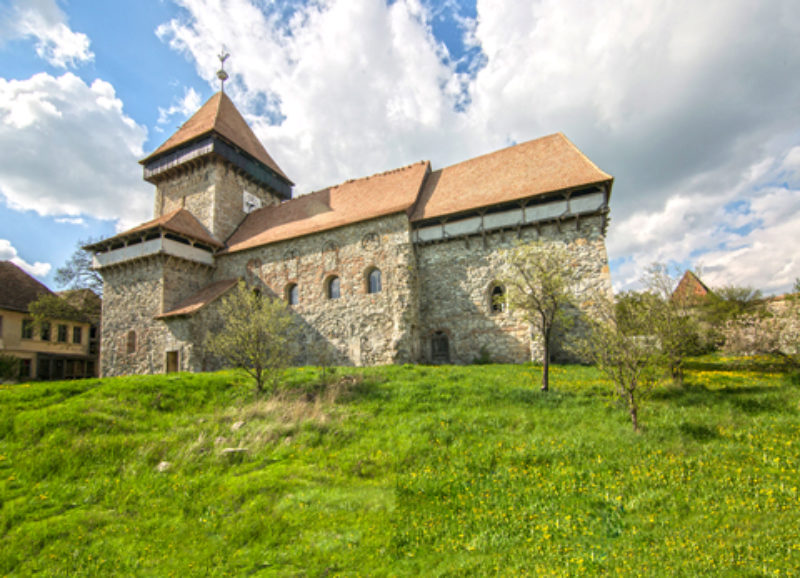 Die Kirchenburg von Draas gehrt zu den ...