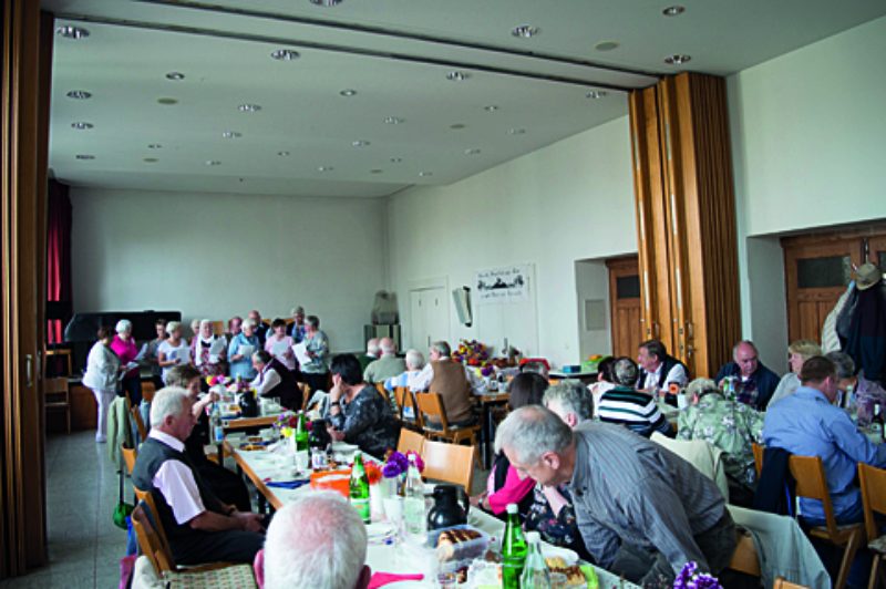 Herbstfest in Wuppertal, im Hintergrund der Chor. ...