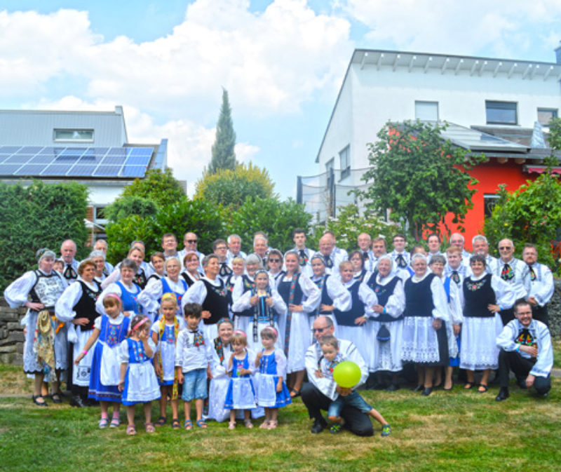 Alle Trachtentrger beim Kronenfest der ...