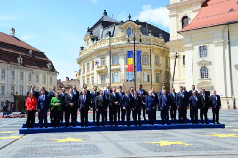 Das traditionelle Familienfoto der europischen ...