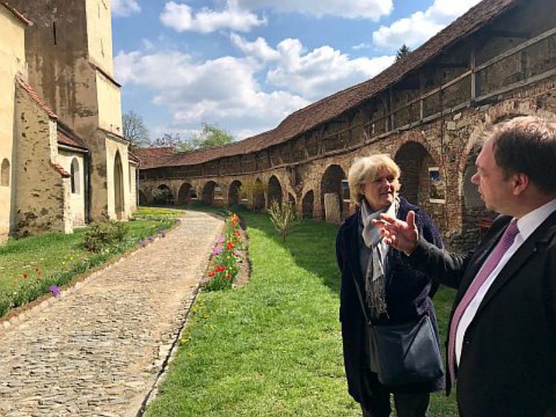 Beim Rundgang in der Kirchenburg Heltau lsst ...