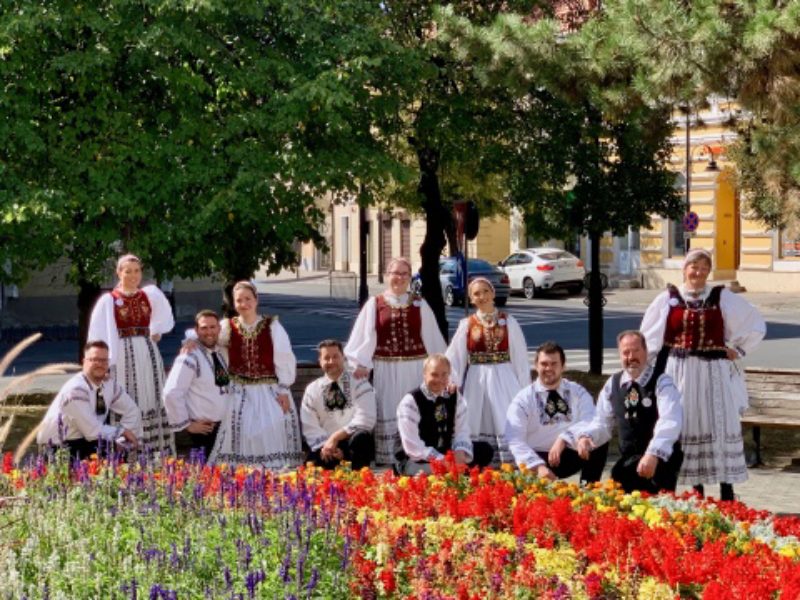 Die Tanzgruppe Nrnberg auf dem Vorplatz der ...