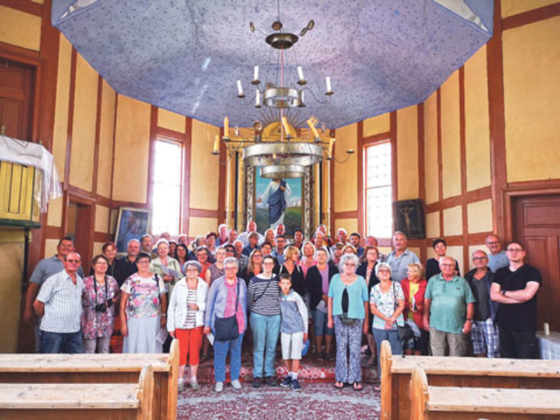 Andacht in der Holzkirche Poschoritta im ...