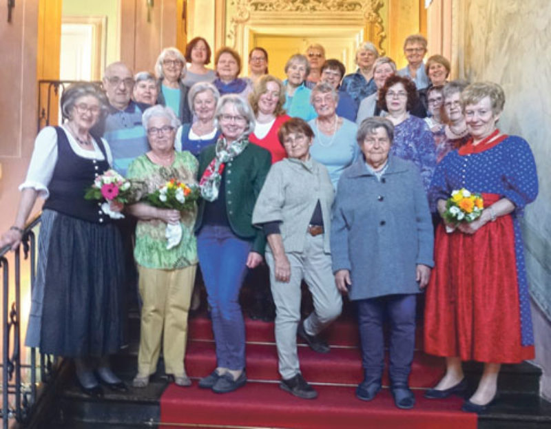 Gruppenbild des diesjhrigen Keramik-Malkurses ...