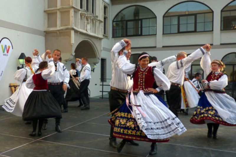 Folklore im Burggarten: die Kinder- und ...