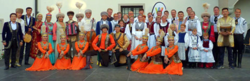 „Siebenbrgen trifft Kasachstan“. Gruppenfoto der ...