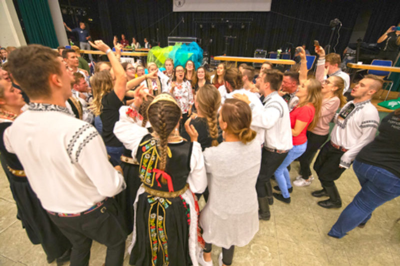 Siebenbrgische Jugendtanzgruppe Heilbronn jubelt ...