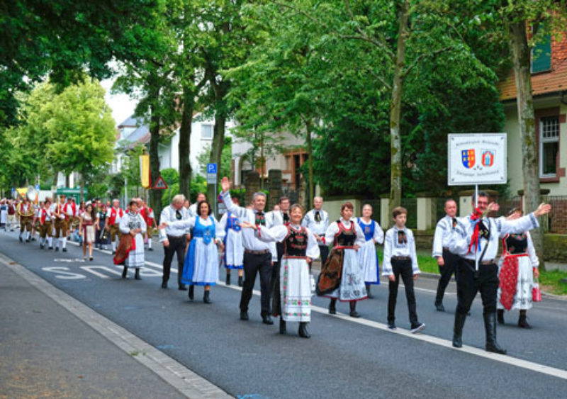 Siebenbrger Sachsen beim Volksfestumzug in ...