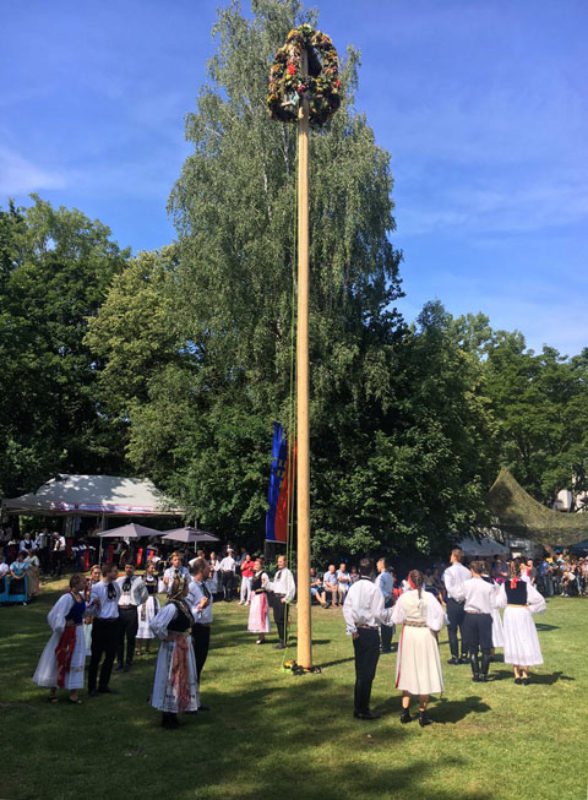 Siebenbrgische Tanzgruppe Augsburg beim Tanz um ...