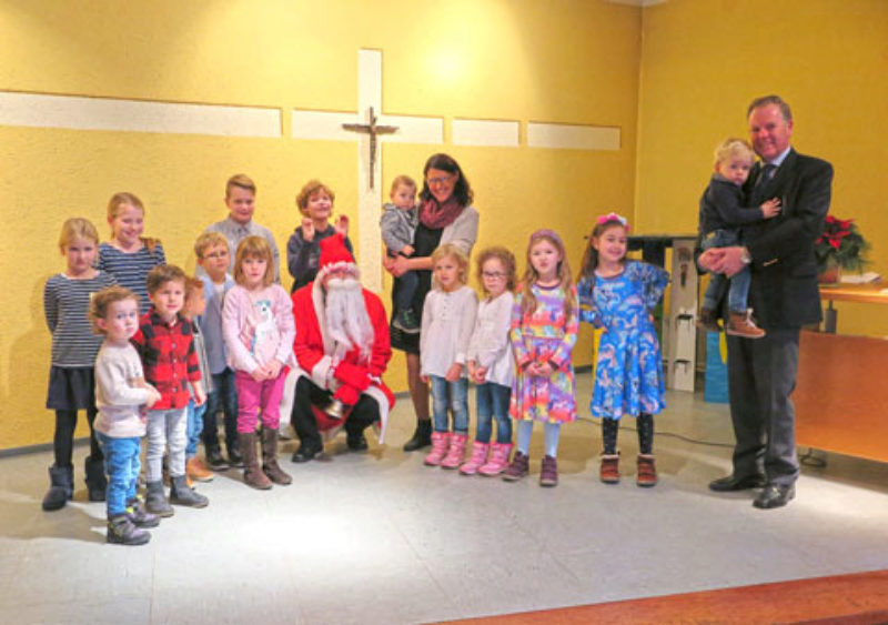 Adventsfeier in Bielefeld: Besuch vom Nikolaus. ...