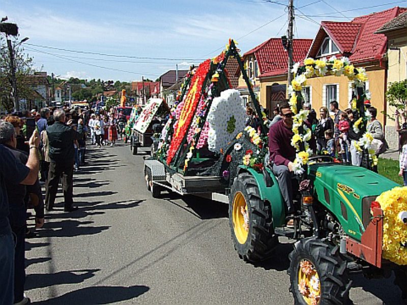 Festumzug des Blumenfestes in der Kirchgasse in ...