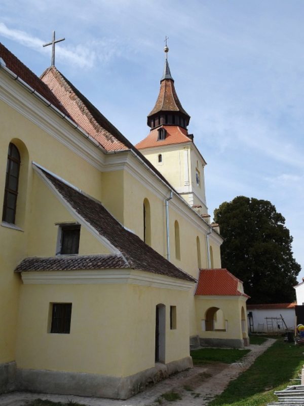 Die evangelische Kirche in Brenndorf erstrahlt ...