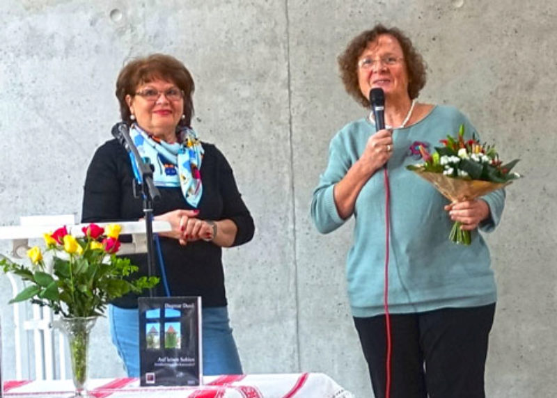 Angelika Meltzer (rechts) bedankt sich bei Dagmar ...