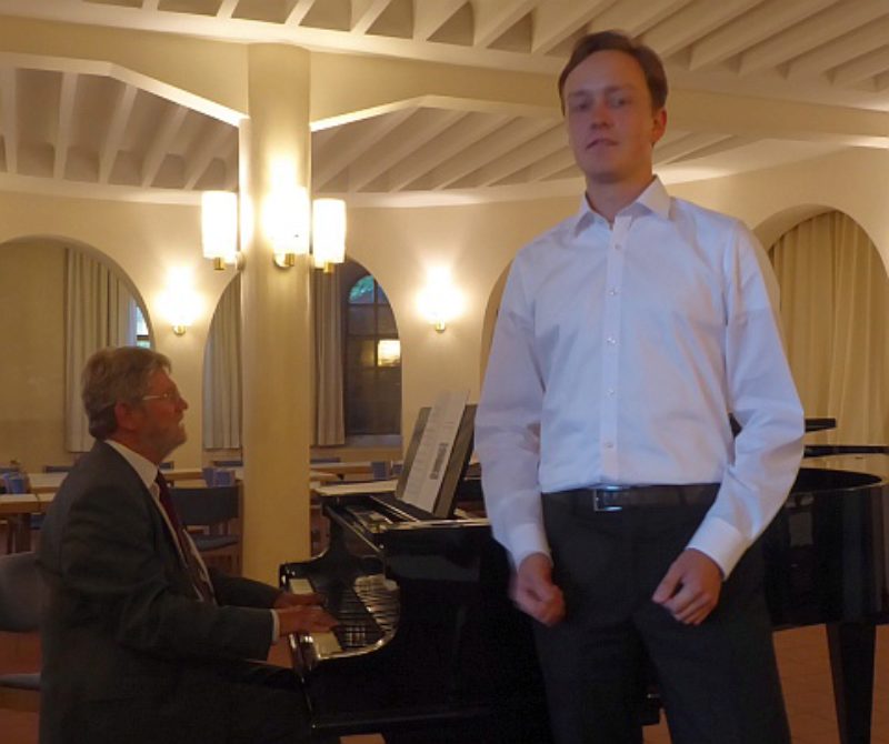 Tim Lucas (Bariton) singt Lieder von Heinz Acker ...