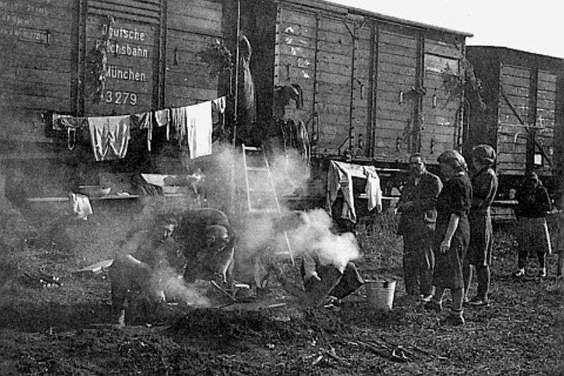 Evakuierung mit der Eisenbahn im September 1944. ...
