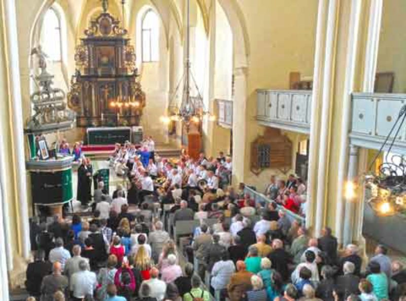 Volles Gotteshaus beim Heimattreffen in Groau. ...