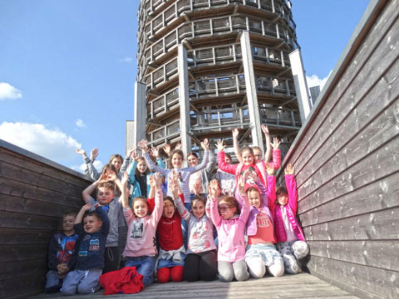 Die Kindertanzgruppe Wiehl/Bielstein vor dem ...