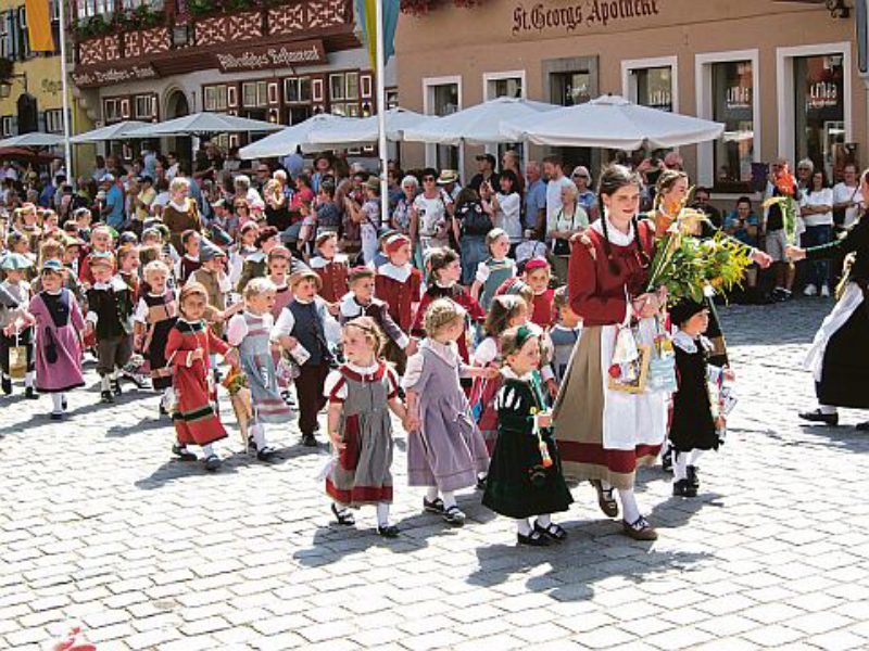 Im Mittelpunkt des Festumzugs der Kinderzeche in ...