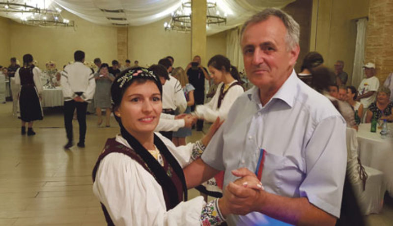 Ana Maria Dahinten, Leiterin der Tanzgruppe aus ...