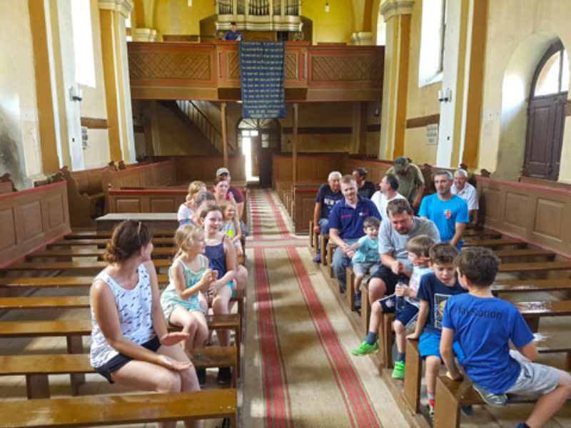 Helfer der Friedhofs- und Kirchenverschnerung in ...