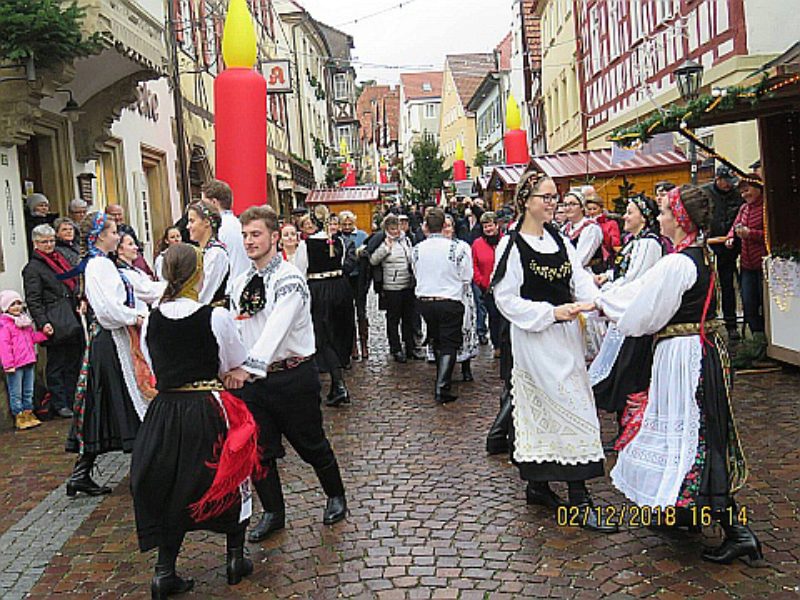 Heilbronner Tanzgruppe beim Weihnachtsmarkt 2018 ...