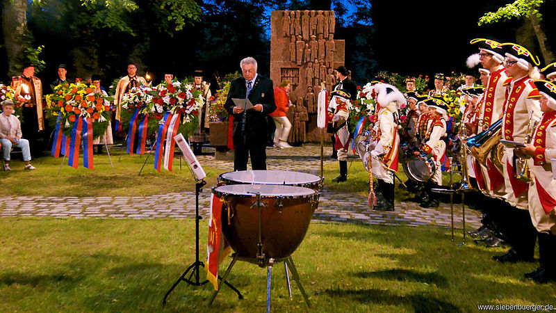 Der Ehrenvorsitzende Dr. Wolfgang Bonfert hielt ...