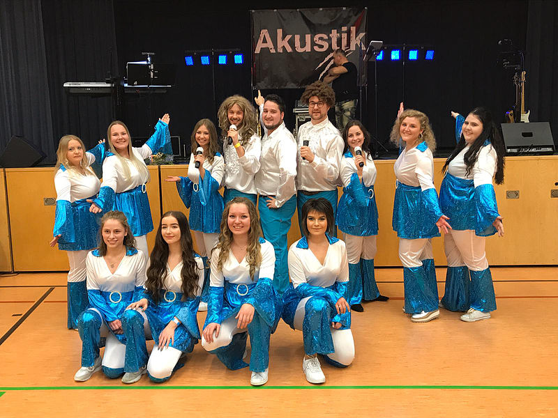 Jugendtanzgruppe Biberach im ABBA-Fieber. Foto: ...