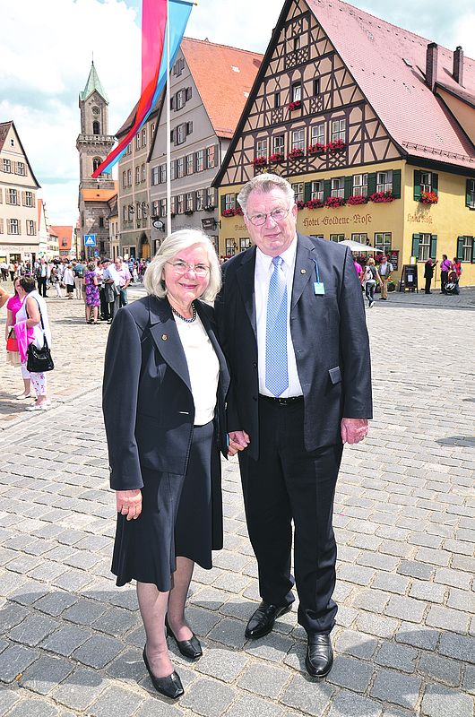 Dr. Wolfgang Bonfert mit Gattin Ingeborg beim ...