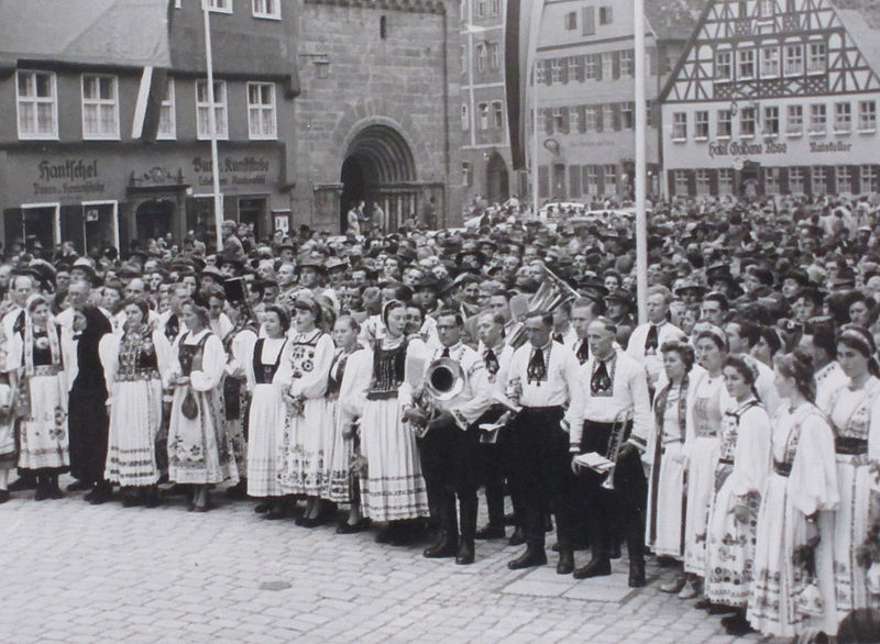 Kundgebung des Heimattages 1955 auf dem Weinmarkt ...