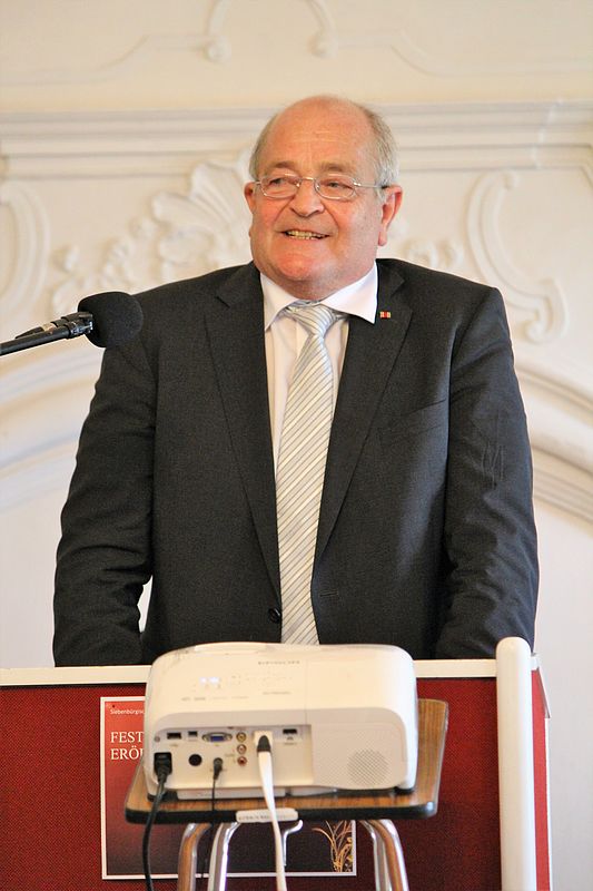 Hon.-Prof. Dr. Konrad Gündisch, Vorsitzender des ...