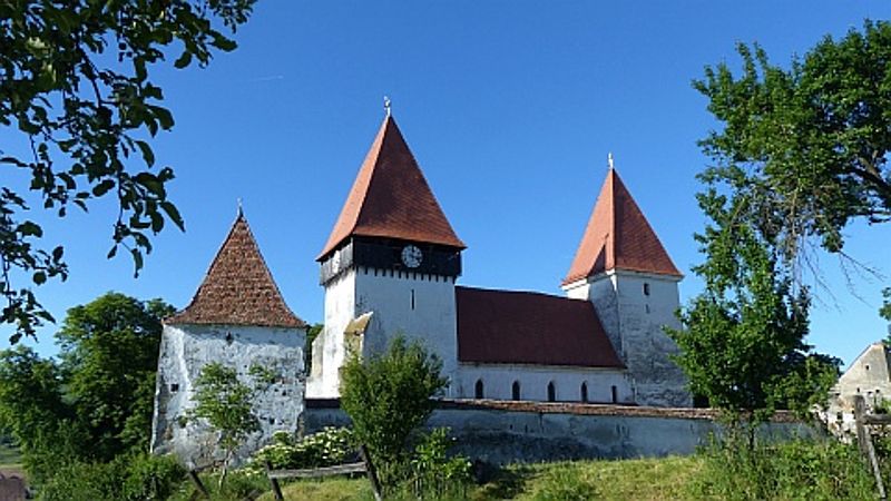 Die Kirche Mergeln beeindruckt mit ihren beiden ...