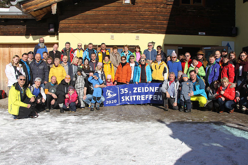 Gruppenfoto vom Zeidner Skitreffen. Foto: Cornel ...