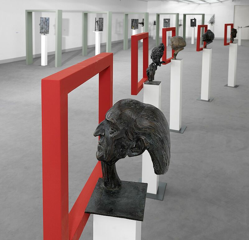 Blick in die Ausstellung „Spuren im Raum. ...